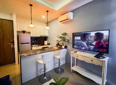 Cozy 1BR Apartment with Big Balcony - 2 Pools & 5 mins from Surin Beach – Foto 13